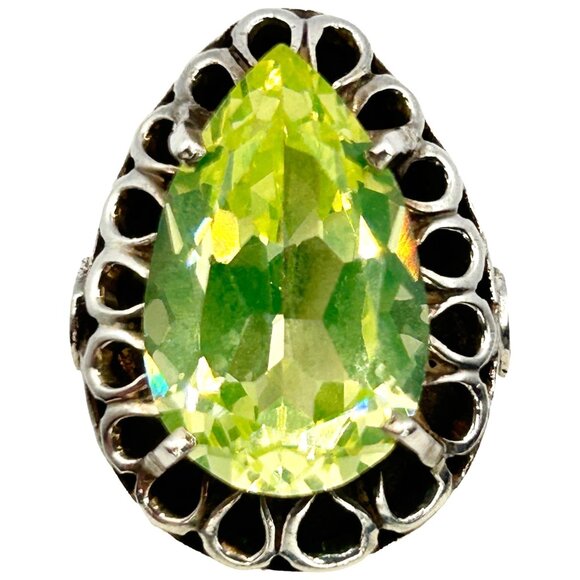 925 Sterling Silver Simulated Peridot Cocktail Ring - Size 7 - Picture 1 of 8